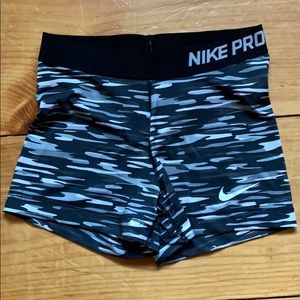 Grey pattern Nike pros